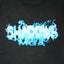 【佐賀公演11/4・5】MGA “SHADOWS” ヴィンテージライクロゴTシャツ / ブラック